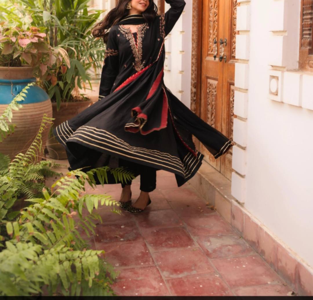 Omal by Komal – Semi Formal Black Embroidered Shirt and Dupatta