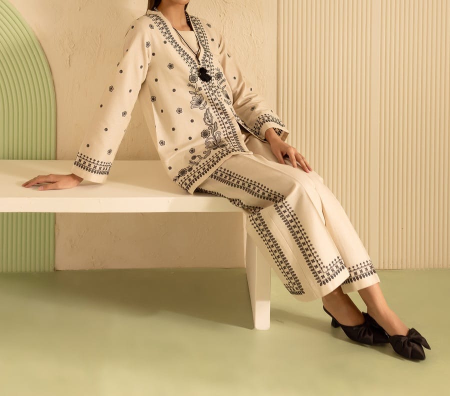 Batik Greek 3Pc Embroidered Khaddar Dress – Ivory