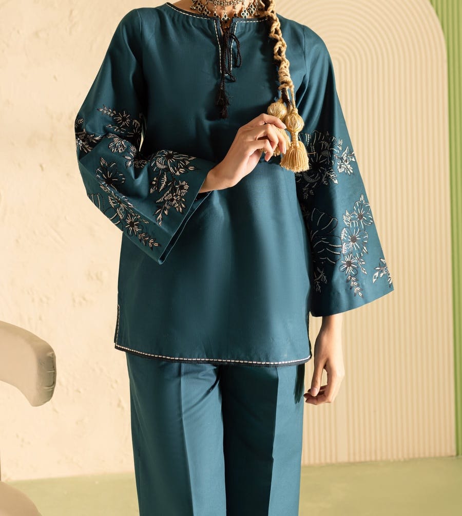 Batik  Hyelin 2 piece Embrioded Khaddar Dress