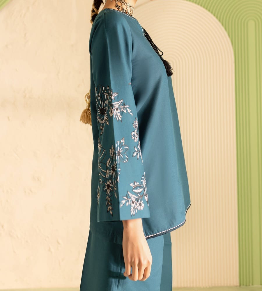 Batik  Hyelin 2 piece Embrioded Khaddar Dress