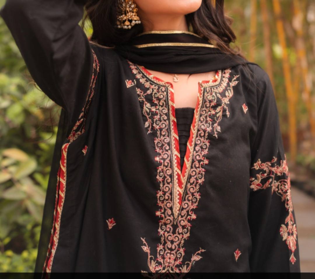 Omal by Komal – Semi Formal Black Embroidered Shirt and Dupatta